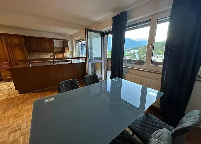Geraeumige Rustikale Tiroler 1-8 Personen Apartment